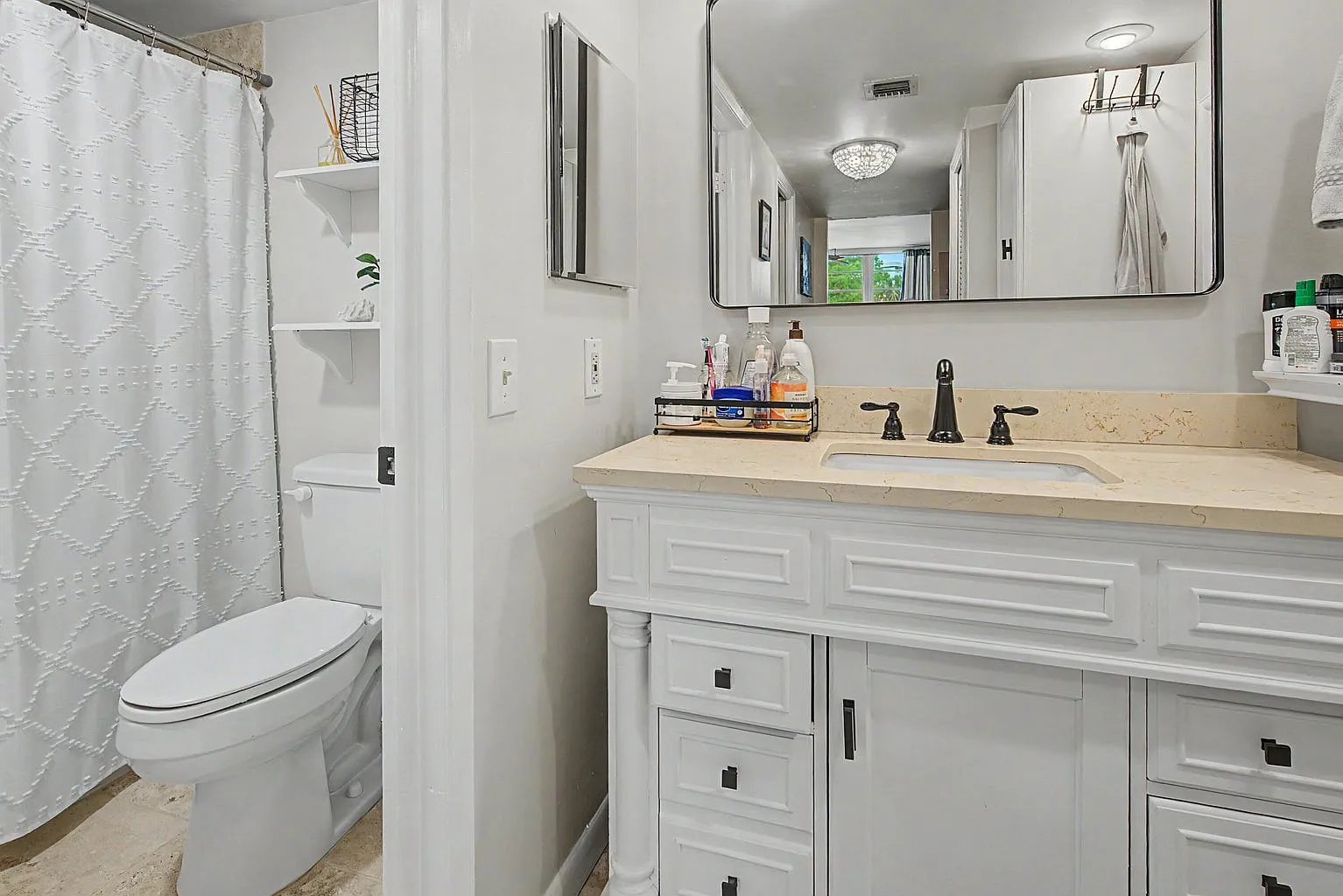 3 bed, 1560 sqft, $2,550 — Photo 3