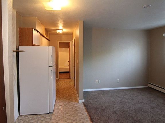 2nd image of 914 20th Avenue Pl APT 1