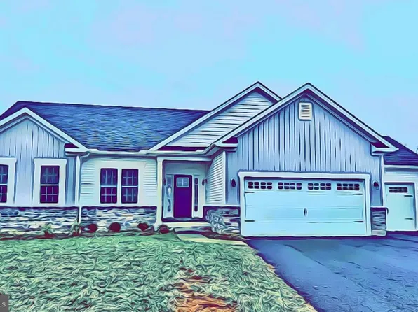 1477 Shannon Dr S, Greencastle, PA 17225
