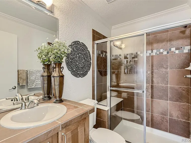 Shared 2nd Floor Bath