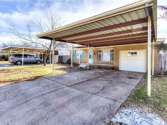 Double Driveway....Plenty of room for multiple cars