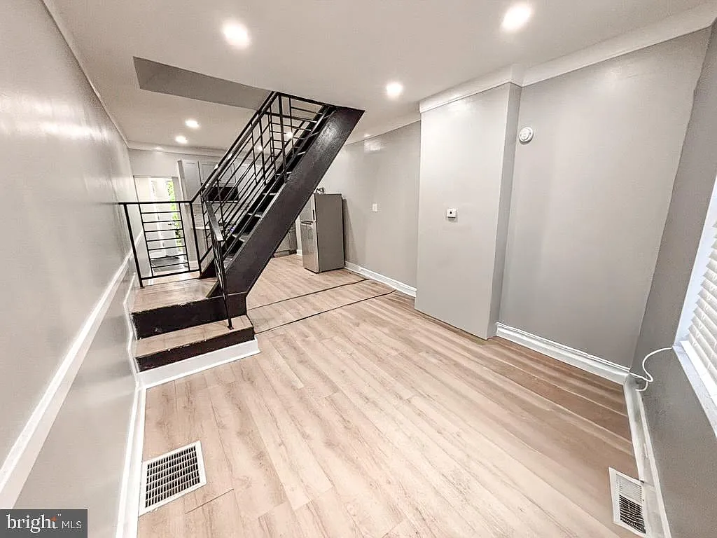2 bed, 2.0 bath, 732 sqft, $1,800 — Photo 2