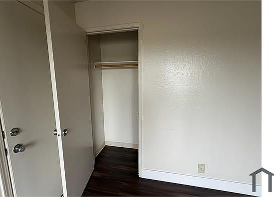 5th image of 443 Fleming Ave E