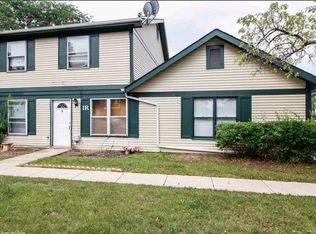 1R Fernwood Dr, Bolingbrook, IL 60440