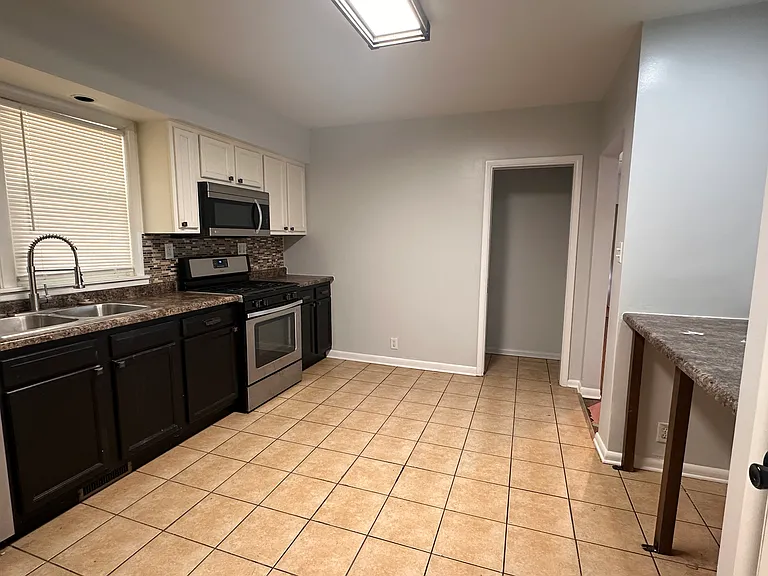 307 N Lake St — Photo 5