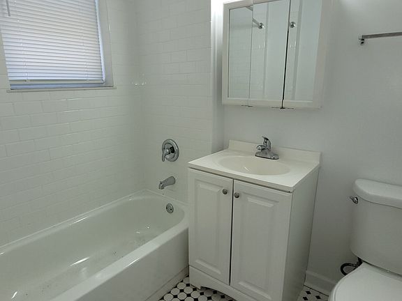 5th image of 1333 W Birchwood Ave #102