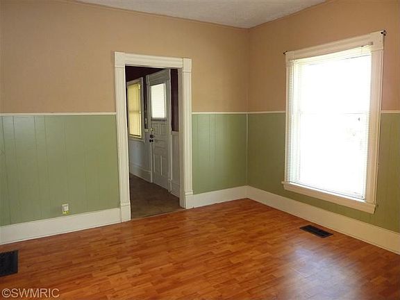 3rd image of 1011 Park St SW