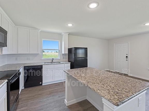 5th image of 1602 NE Main St