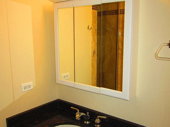 4th image of 6337 N Oakley Ave APT 3S