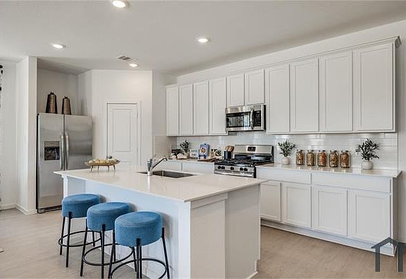 4th image of 6801 Violet Clover Ave