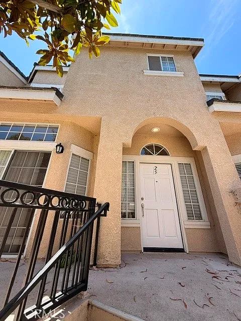 3 bed, 2.5 bath, 1721 sqft, $4,500 — Photo 1