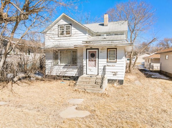 504 State St, Rolette, ND 58366