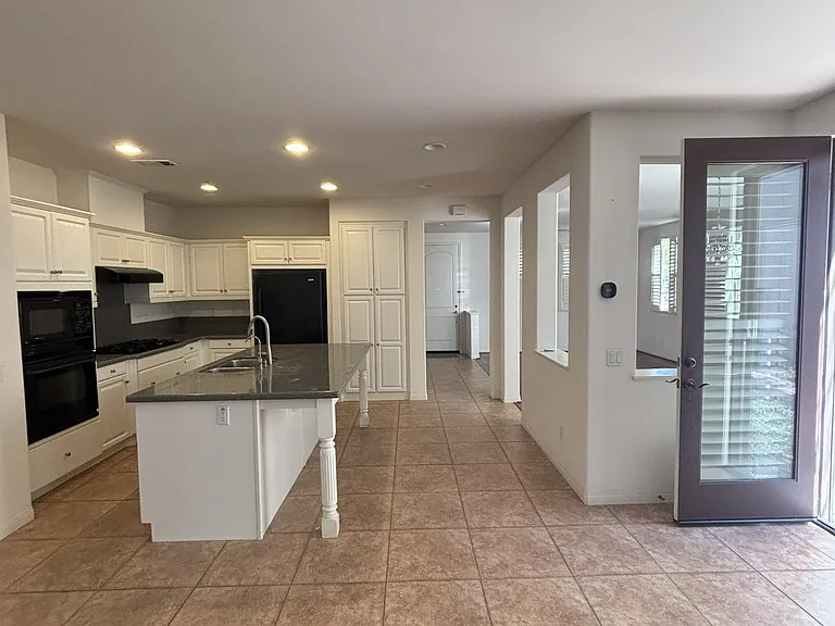 kitchen/door to backyard