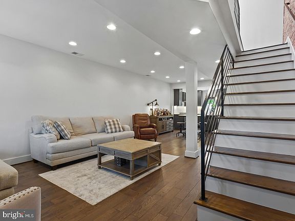 4th image of 1279 Oates St NE