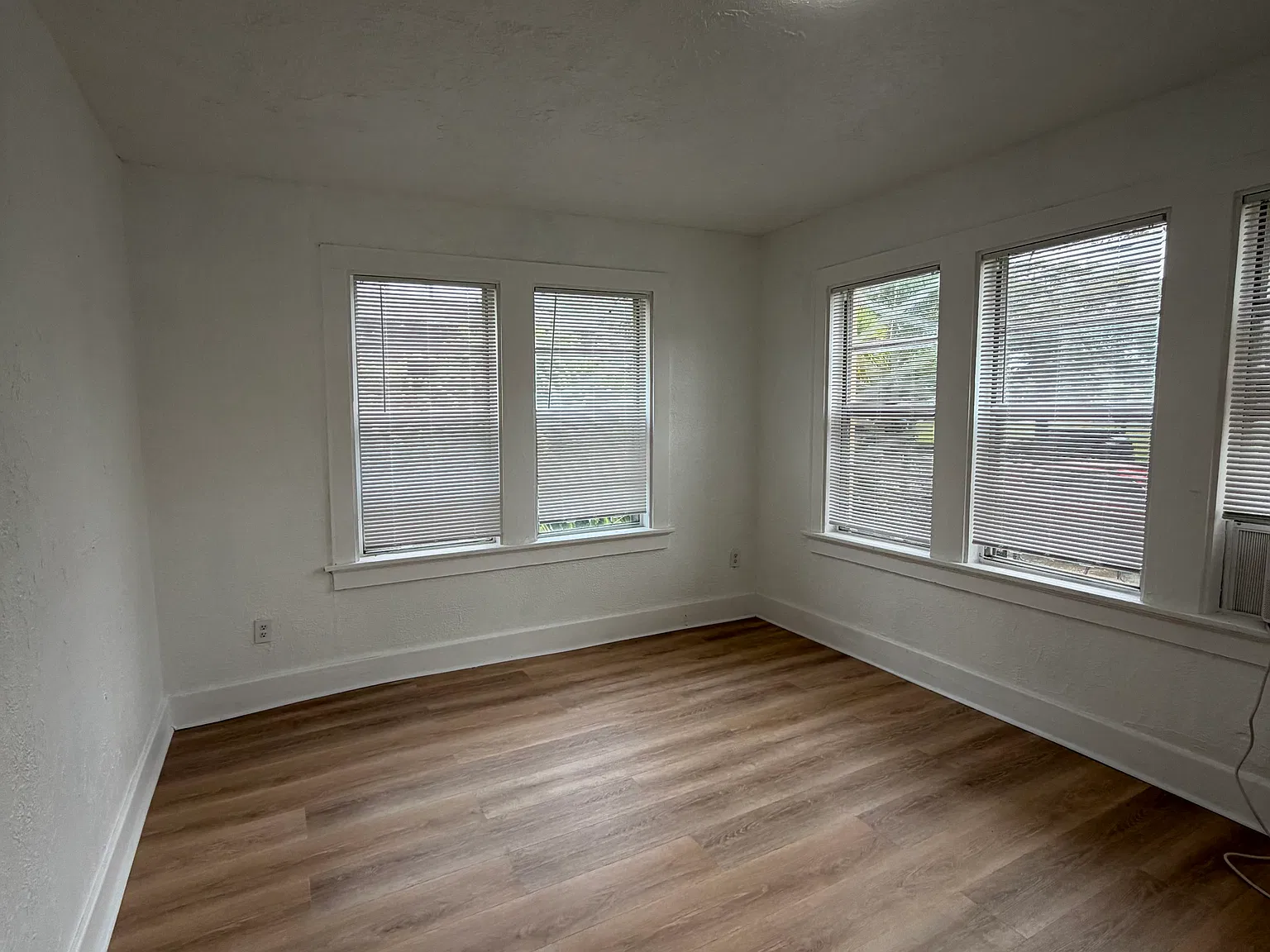 1 bed, 700 sqft, $1,800 — Photo 2