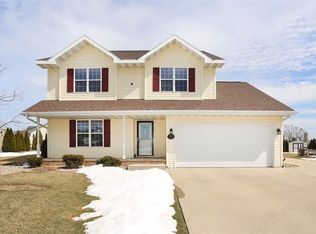 2142 Olde Country Cir, Kaukauna, WI 54130