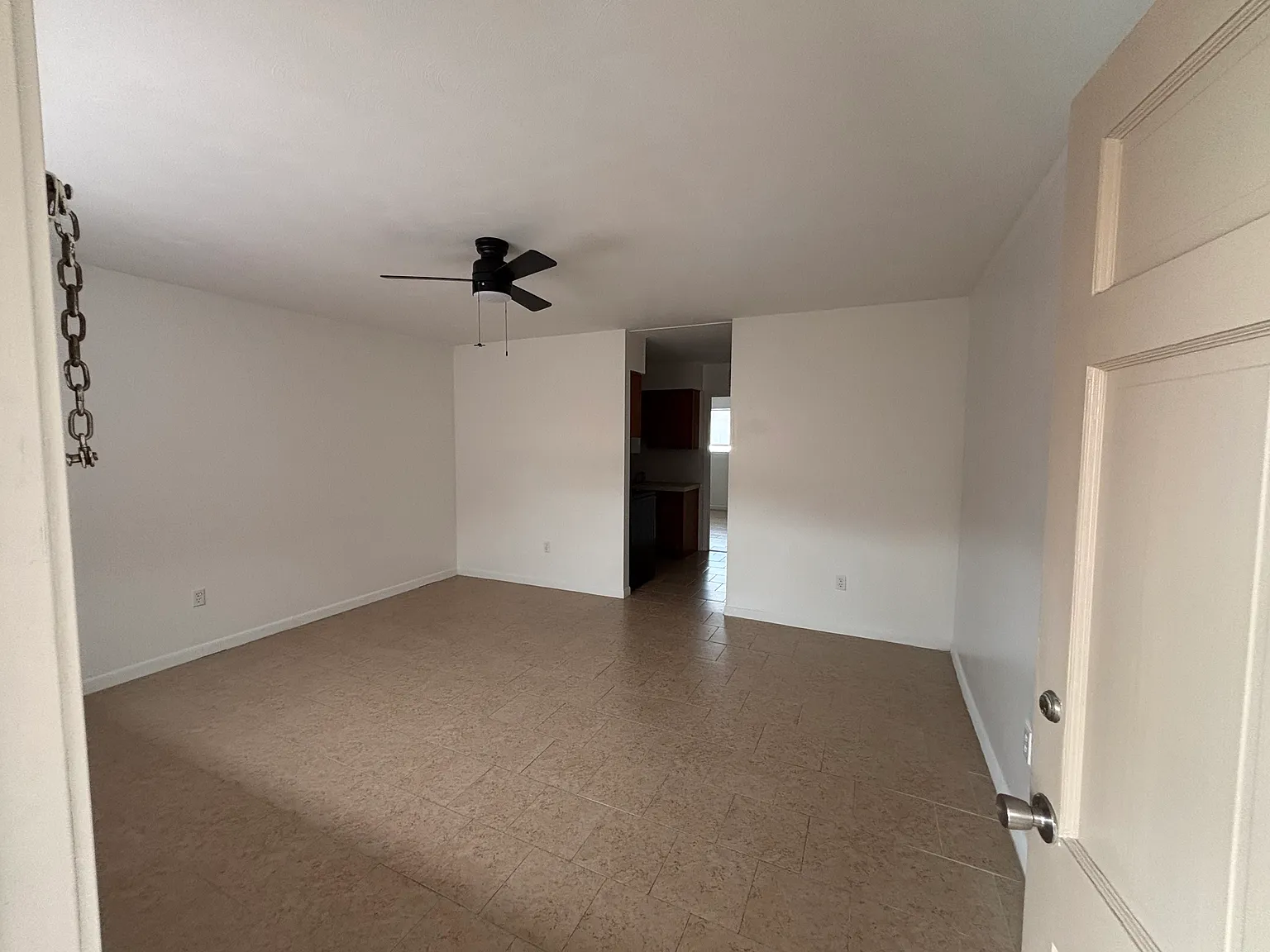 1 bed, 570 sqft, $900 — Photo 2
