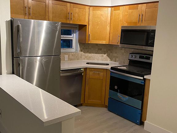 5th image of 1067 NE 32nd St #1