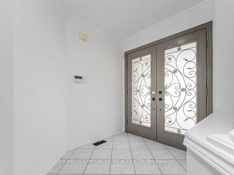 6 Baccarat Cres — Photo 3