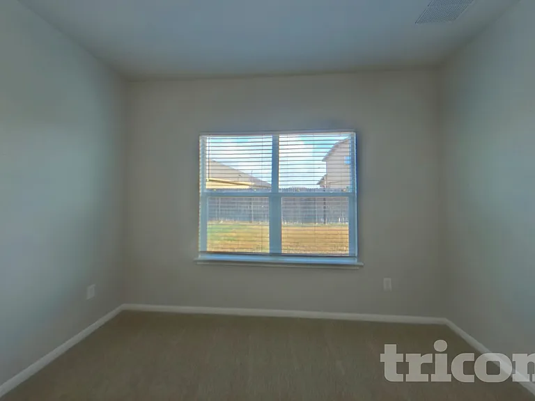 15012 Custis Ln — Photo 7