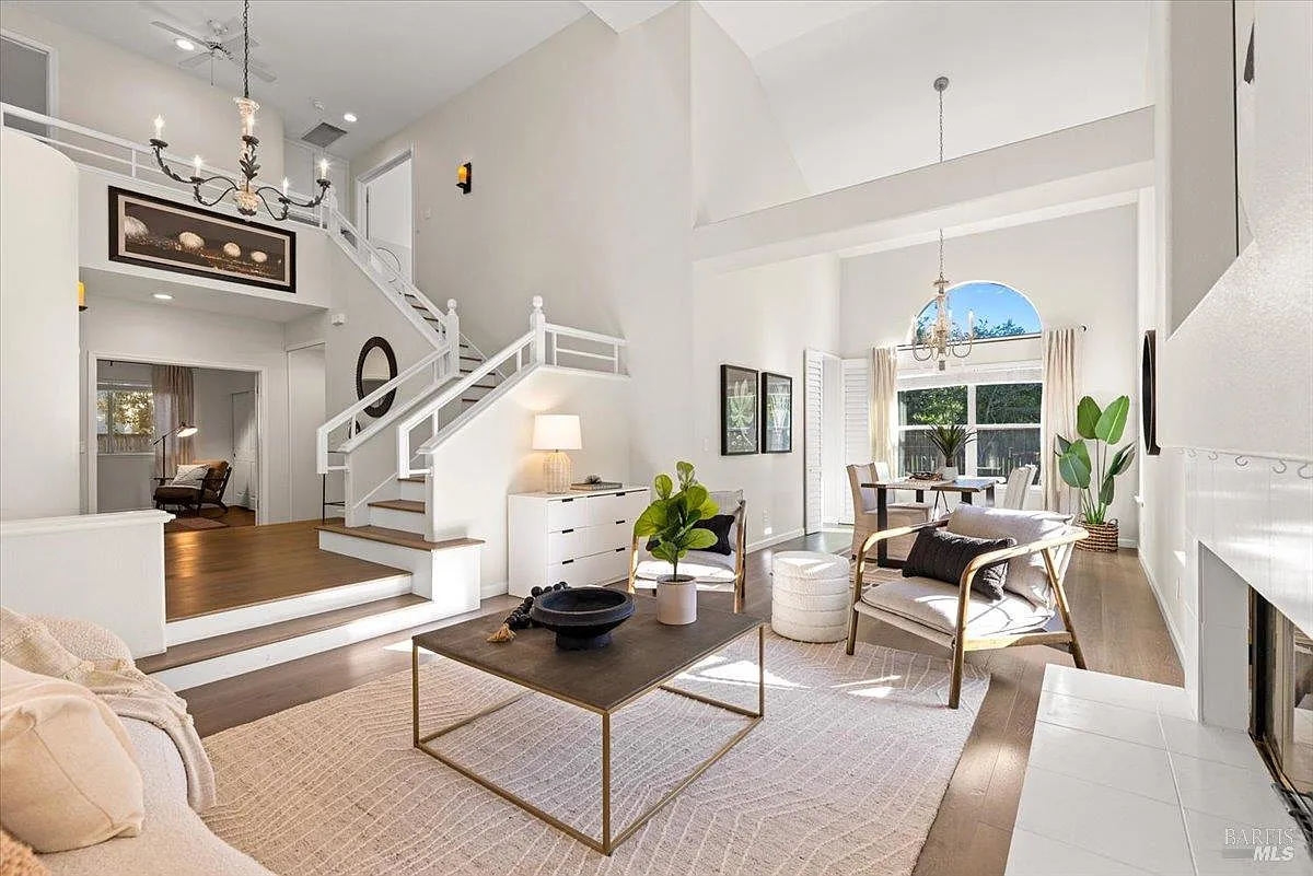 316 Windflower Court - 4bd/3ba, 2,334 sqft - in Windsor, CA