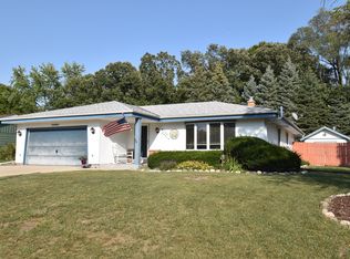 W132S6812 Fennimore Ln, Muskego, WI 53150