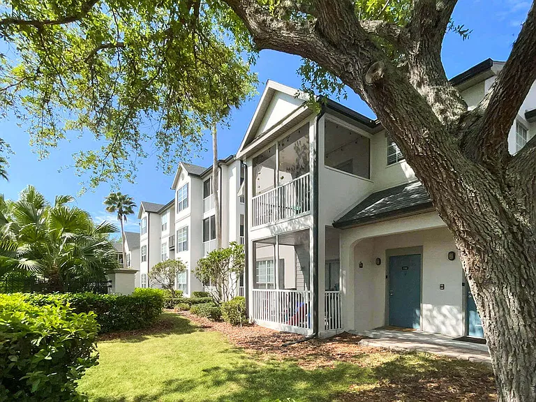 Westwood Reserve Apartments — Photo 27