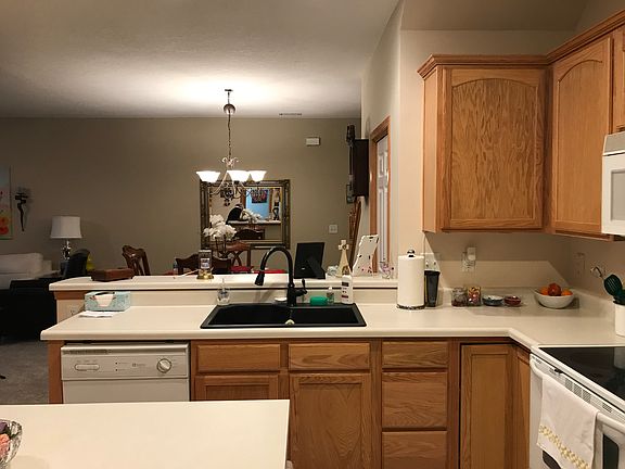 Kitchen Bar area-3 barstools