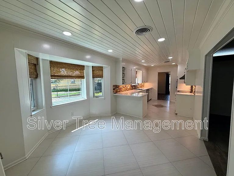 1710 Dickerson Dr — Photo 8