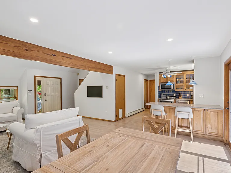 151 Kings Point Rd — Photo 6