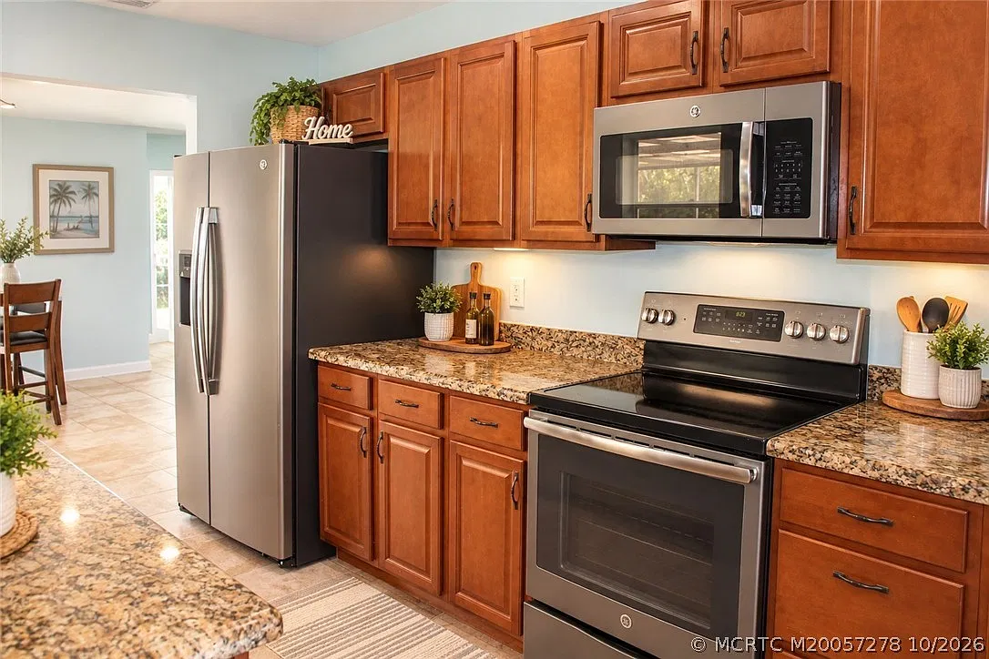 3 bed, 2.0 bath, 1647 sqft, $2,800 — Photo 2