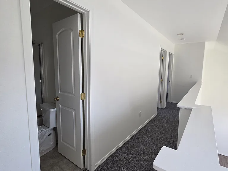 1819 Pleasant St — Photo 10