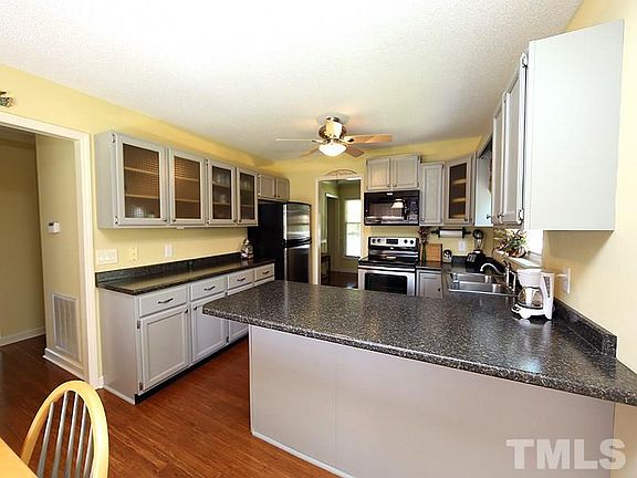 3rd image of 1005 Riverforest Dr