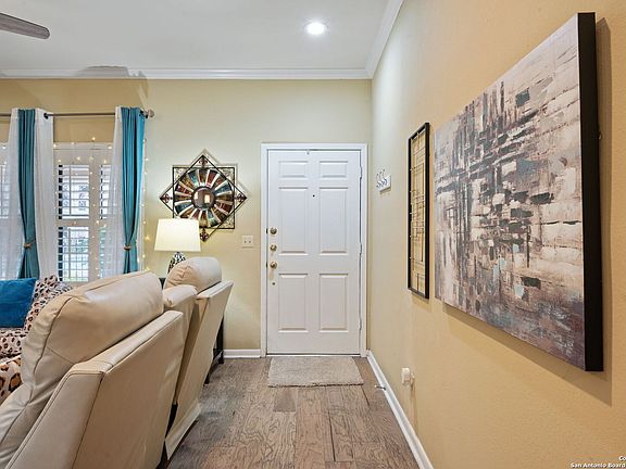 3rd image of 100 W El Prado #103