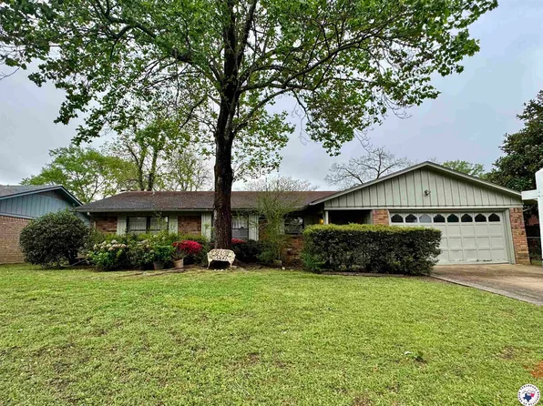 222 E Greenfield Dr, Wake Village, TX 75501