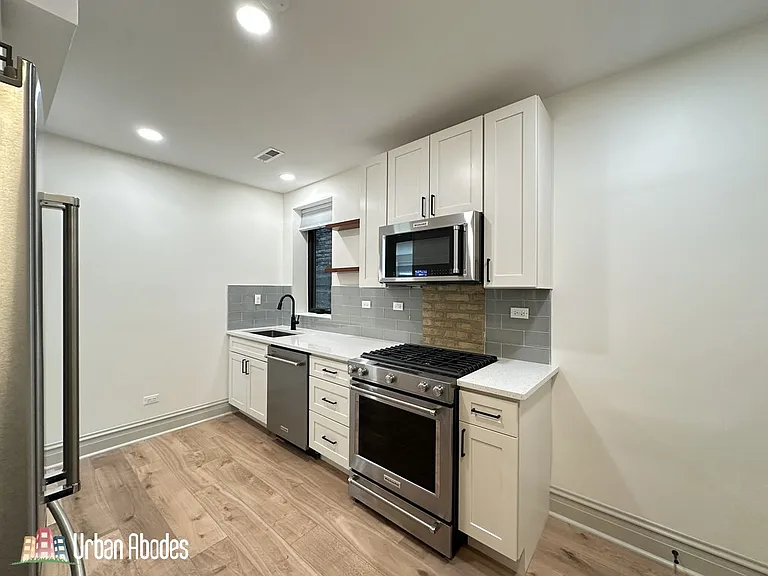 1933 N Fairfield Ave — Photo 5