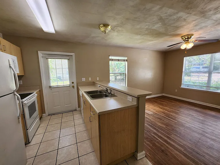 225 Rivoli Rd #1 — Photo 6