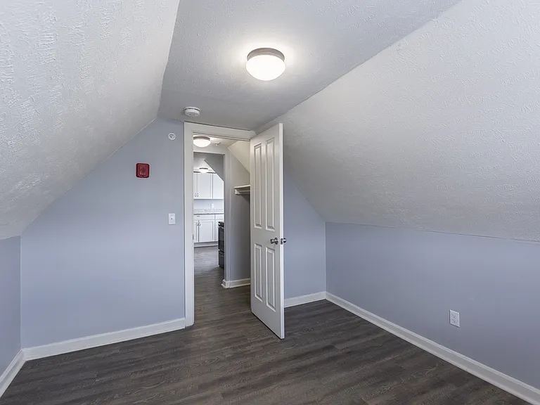 1147 Park Ave — Photo 31
