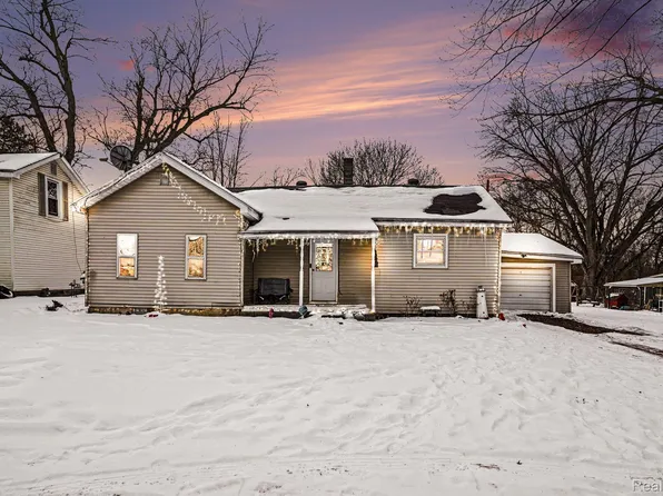 6823 Monroe St, North Branch, MI 48461