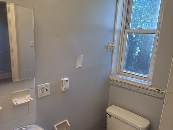 5th image of 373 Fairmount Ave