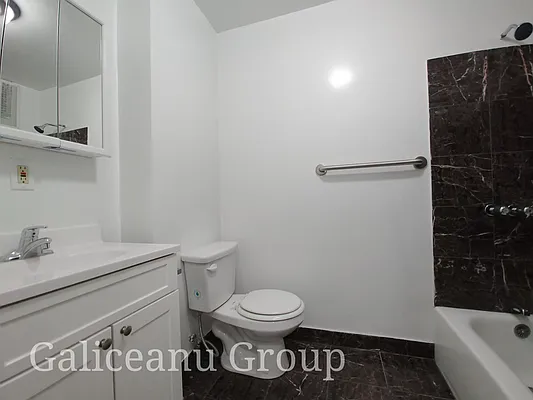 Rented by Lexington Real Estate Group | media 37