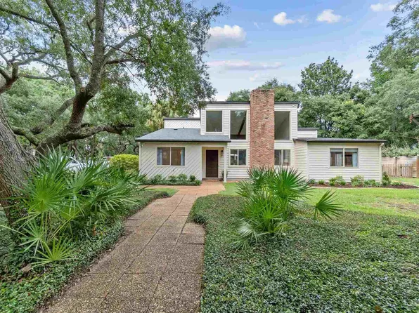 2524 E Bayshore Rd, Gulf Breeze, FL 32563