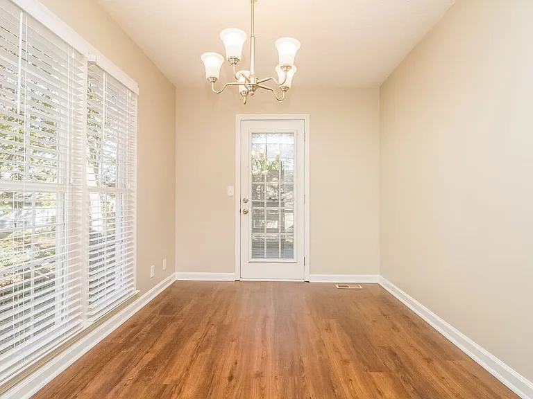 606 Knollwood Dr — Photo 5