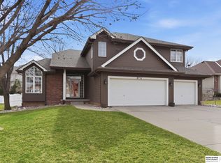 2711 Leigh Ln, Papillion, NE 68133