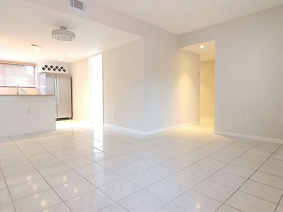 4th image of 531 NW 82nd Ave APT 603