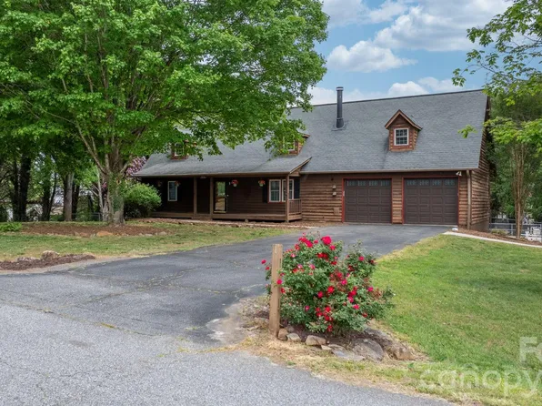 2025 34th Avenue Dr NE, Hickory, NC 28601
