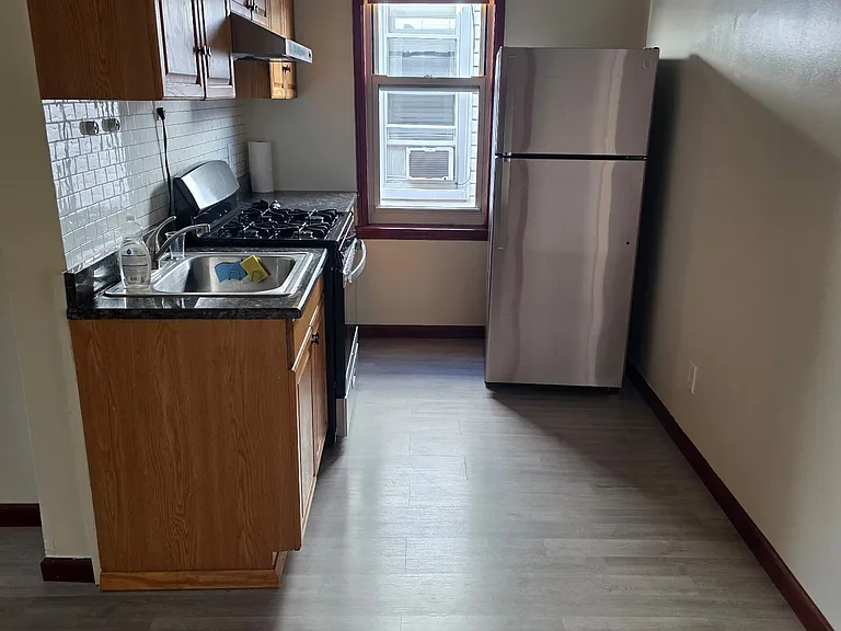 48 Louisa St #2 — Photo 9
