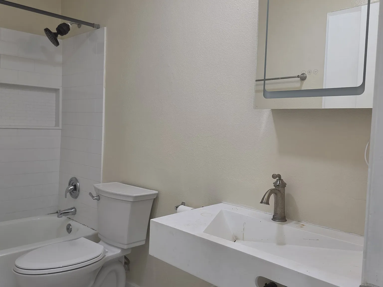 2 bed, 1.5 bath, 947 sqft, $2,450 — Photo 3