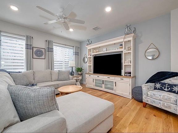 5th image of 50 Coppersmith Way #302
