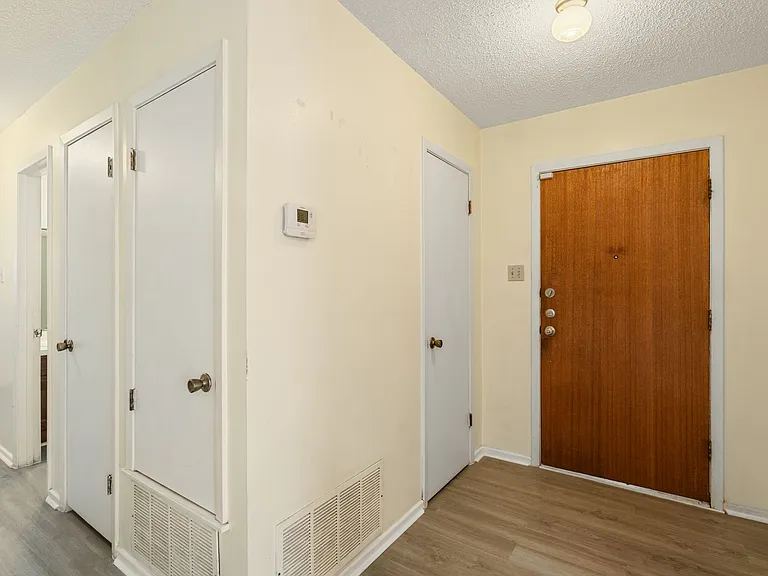 97 Michelle Dr — Photo 3